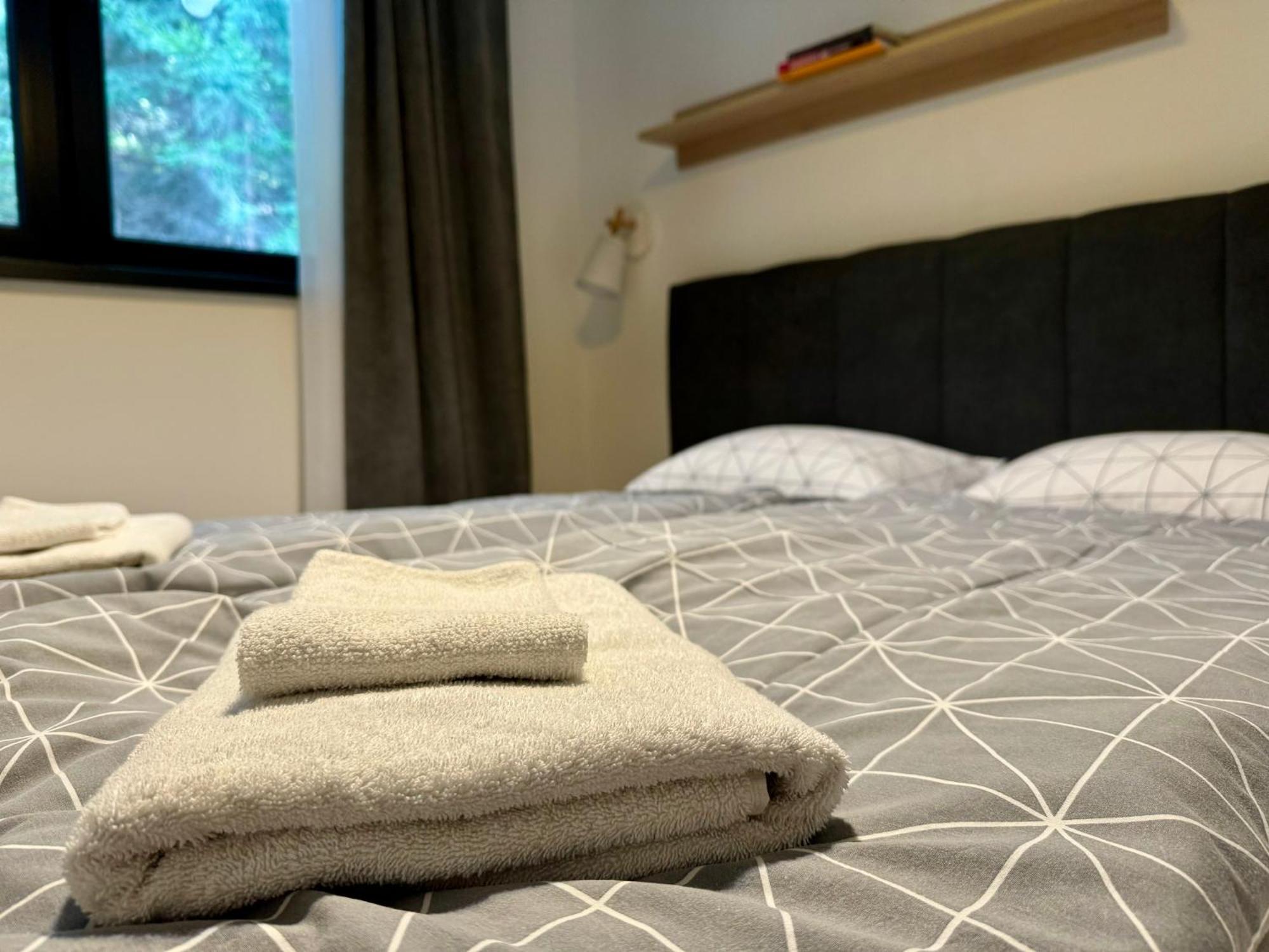 Lovely 1-Bedroom Vacation Home With Free Parking Деменівська Долина Екстер'єр фото
